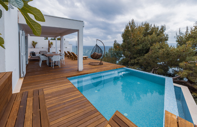 Terrace with pool